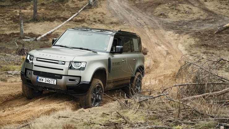 Svinot Land Rover un Defender 75. gadskārtu, zīmola fani dodas piedzīvojumu braucienā uz Vidzemi. Foto: Velocita.lv Svinot Land Rover un Defender 75. gadskārtu, zīmola fani dodas piedzīvojumu braucienā uz Vidzemi. Foto: Velocita.lv 334513