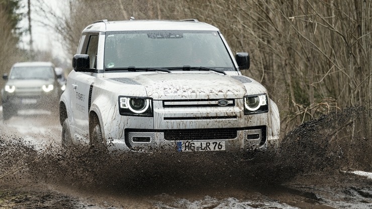 Svinot Land Rover un Defender 75. gadskārtu, zīmola fani dodas piedzīvojumu braucienā uz Vidzemi. Foto: Velocita.lv Svinot Land Rover un Defender 75. gadskārtu, zīmola fani dodas piedzīvojumu braucienā uz Vidzemi. Foto: Velocita.lv 334515