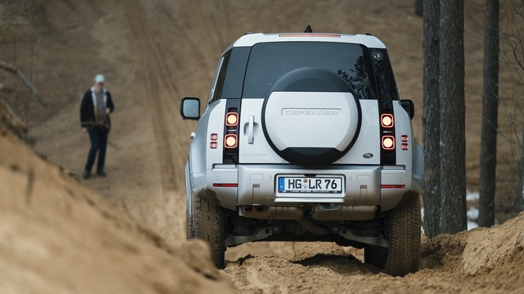 Svinot Land Rover un Defender 75. gadskārtu, zīmola fani dodas piedzīvojumu braucienā uz Vidzemi. Foto: Velocita.lv Svinot Land Rover un Defender 75. gadskārtu, zīmola fani dodas piedzīvojumu braucienā uz Vidzemi. Foto: Velocita.lv 334517