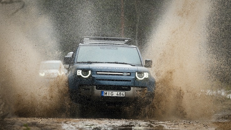 Svinot Land Rover un Defender 75. gadskārtu, zīmola fani dodas piedzīvojumu braucienā uz Vidzemi. Foto: Velocita.lv Svinot Land Rover un Defender 75. gadskārtu, zīmola fani dodas piedzīvojumu braucienā uz Vidzemi. Foto: Velocita.lv 334518