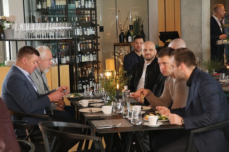 Latvijas Restorānu biedrība rīko kopsapulci ar garšīgām brokastīm Pārdaugavas «Osta, restorāns ar skatu» Latvijas Restorānu biedrība rīko kopsapulci ar garšīgām brokastīm Pārdaugavas «Osta, restorāns ar skatu» 334576