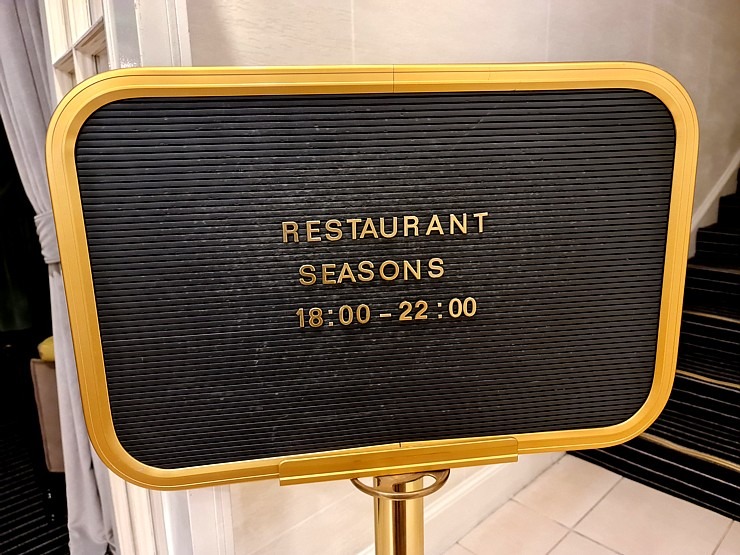 Vecrīgas restorāns «Seasons» un ševpavārs Timofejs Monahhovs prezentē Latvija unikālu ēdienkarti Vecrīgas restorāns «Seasons» un ševpavārs Timofejs Monahhovs prezentē Latvija unikālu ēdienkarti 334669