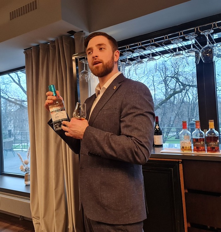 Travelnews.lv ņem dalību Rīgas restorāna «Whitehouse» viskija meistarklasē kopā ar viskijzini Oskaru Vārenbergu Travelnews.lv ņem dalību Rīgas restorāna «Whitehouse» viskija meistarklasē kopā ar viskijzini Oskaru Vārenbergu 334945