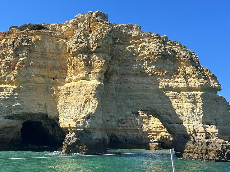 Travelnews.lv ar katamarānu iepazīst Portgāles Atlantijas piekrasti. Foto: Indra Mackeviča 335090