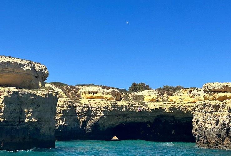 Travelnews.lv ar katamarānu iepazīst Portgāles Atlantijas piekrasti. Foto: Indra Mackeviča 335086