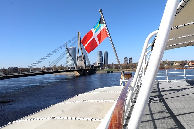 Rīgas ostā ienāk pirmais 2023.gada kruīzu kuģis «Hamburg» ar 360 pasažieriem 335304