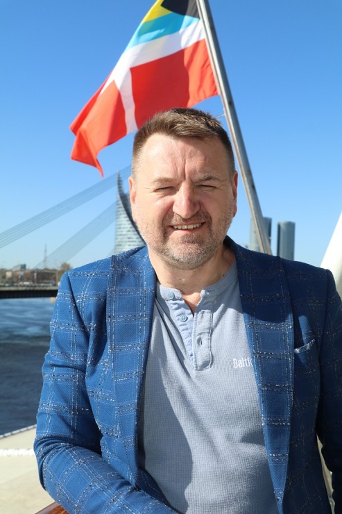 Rīgas ostā ienāk pirmais 2023.gada kruīzu kuģis «Hamburg» ar 360 pasažieriem 335305