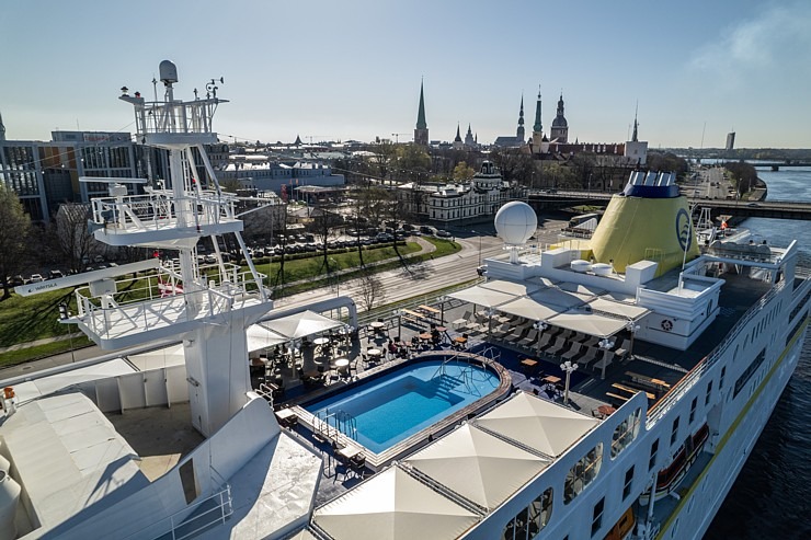 Rīgas ostā ienāk pirmais 2023.gada kruīzu kuģis «Hamburg» ar 360 pasažieriem. Foto: Jēkabs Vilkārsis Rīgas ostā ienāk pirmais 2023.gada kruīzu kuģis «Hamburg» ar 360 pasažieriem. Foto: Jēkabs Vilkārsis 335308
