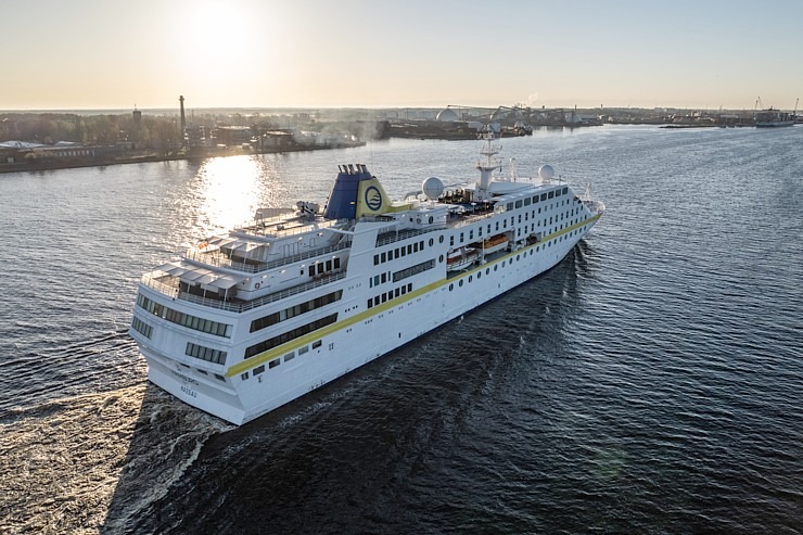 Rīgas ostā ienāk pirmais 2023.gada kruīzu kuģis «Hamburg» ar 360 pasažieriem. Foto: Jēkabs Vilkārsis Rīgas ostā ienāk pirmais 2023.gada kruīzu kuģis «Hamburg» ar 360 pasažieriem. Foto: Jēkabs Vilkārsis 335309