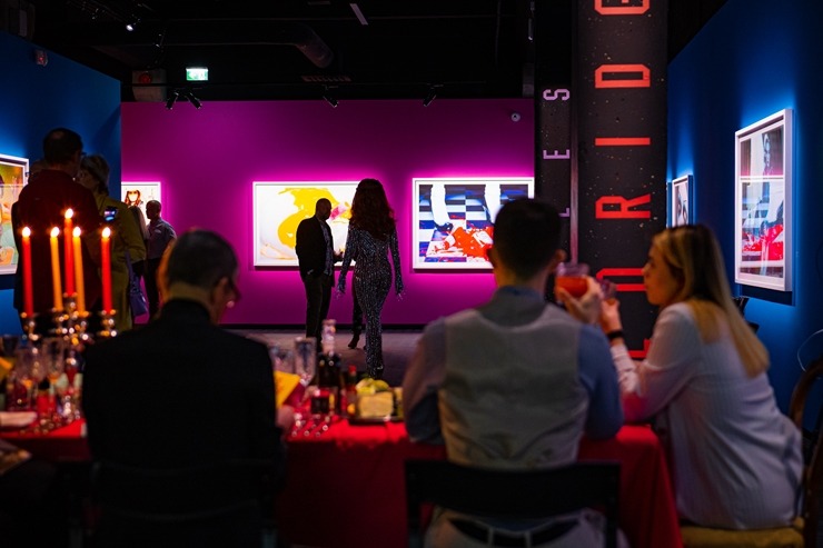 Mākslinieka Mailza Oldridža izstādes atklāšana muzejā «Fotografiska» Tallinā. Foto: Siim Loog 335451
