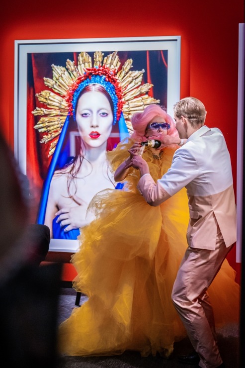 Mākslinieka Mailza Oldridža izstādes atklāšana muzejā «Fotografiska» Tallinā. Foto: Siim Loog 335475