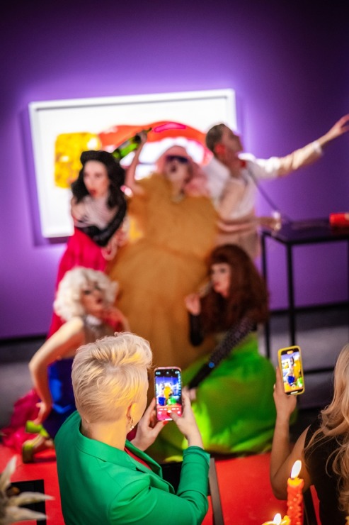 Mākslinieka Mailza Oldridža izstādes atklāšana muzejā «Fotografiska» Tallinā. Foto: Siim Loog 335476