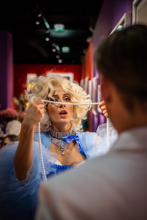 Mākslinieka Mailza Oldridža izstādes atklāšana muzejā «Fotografiska» Tallinā. Foto: Siim Loog 335483