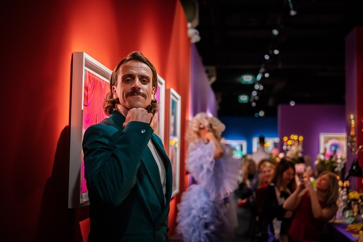 Mākslinieka Mailza Oldridža izstādes atklāšana muzejā «Fotografiska» Tallinā. Foto: Siim Loog 335484