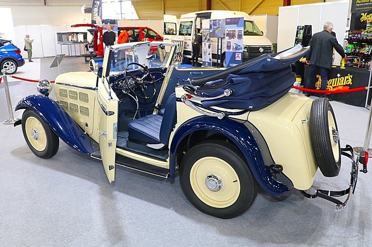 Ķīpsalā uz auto izstādi  pulcējas jaunu, retro, luksus, sporta un tūninga spēkratu cienītāji 335680