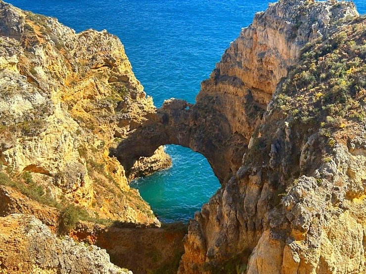 Travelnews.lv apmeklē burvīgās Lagušas klintis Portugālē. Foto: Indra Mackeviča 335955
