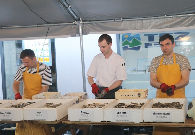 Restorāns «Buržujs» Berga bazārā organizē Baltijas lielāko Austeru festivālu, apēdot 11 000 austeru Restorāns «Buržujs» Berga bazārā organizē Baltijas lielāko Austeru festivālu, apēdot 11 000 austeru 336310