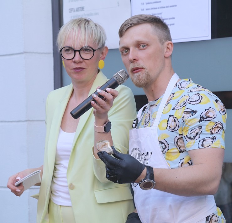 Restorāns «Buržujs» Berga bazārā organizē Baltijas lielāko Austeru festivālu, apēdot 11 000 austeru Restorāns «Buržujs» Berga bazārā organizē Baltijas lielāko Austeru festivālu, apēdot 11 000 austeru 336314