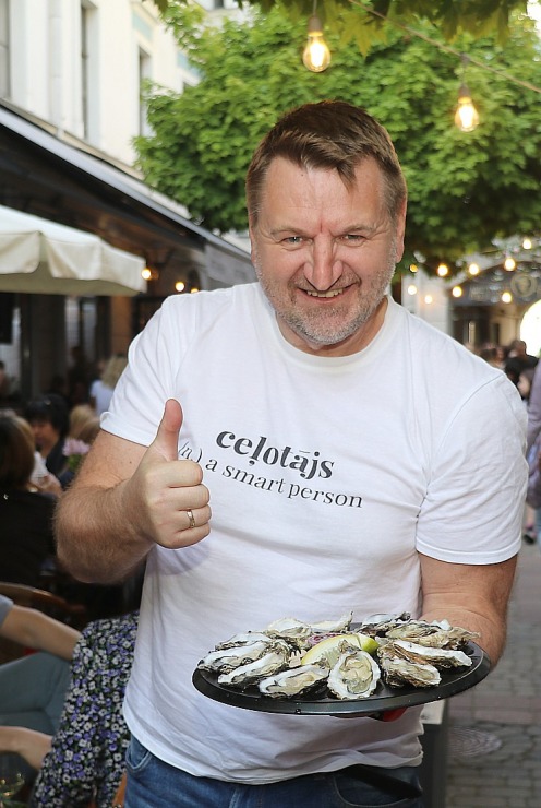 Restorāns «Buržujs» Berga bazārā organizē Baltijas lielāko Austeru festivālu, apēdot 11 000 austeru Restorāns «Buržujs» Berga bazārā organizē Baltijas lielāko Austeru festivālu, apēdot 11 000 austeru 336302