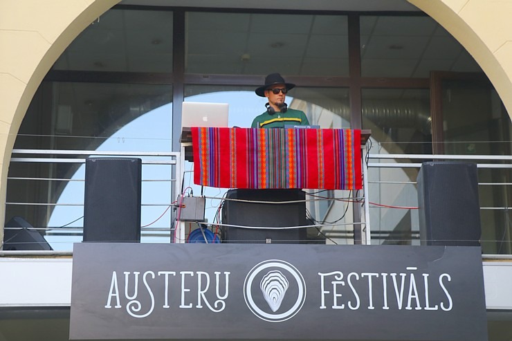 Restorāns «Buržujs» Berga bazārā organizē Baltijas lielāko Austeru festivālu, apēdot 11 000 austeru Restorāns «Buržujs» Berga bazārā organizē Baltijas lielāko Austeru festivālu, apēdot 11 000 austeru 336303