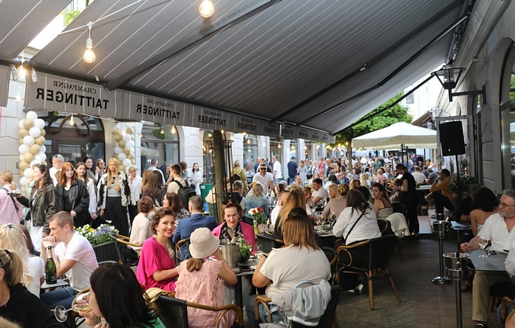 Restorāns «Buržujs» Berga bazārā organizē Baltijas lielāko Austeru festivālu, apēdot 11 000 austeru Restorāns «Buržujs» Berga bazārā organizē Baltijas lielāko Austeru festivālu, apēdot 11 000 austeru 336305