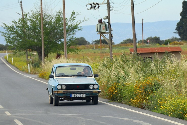 Travelnews.lv skata Ziemeļkipras ceļus, mājās un ainavas caur ekskursiju autobusa logu. Sadarbībā ar Puzzle Travel Travelnews.lv skata Ziemeļkipras ceļus, mājās un ainavas caur ekskursiju autobusa logu. Sadarbībā ar Puzzle Travel 336402