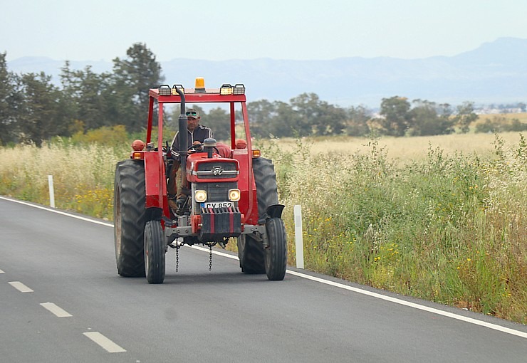 Travelnews.lv skata Ziemeļkipras ceļus, mājās un ainavas caur ekskursiju autobusa logu. Sadarbībā ar Puzzle Travel Travelnews.lv skata Ziemeļkipras ceļus, mājās un ainavas caur ekskursiju autobusa logu. Sadarbībā ar Puzzle Travel 336405
