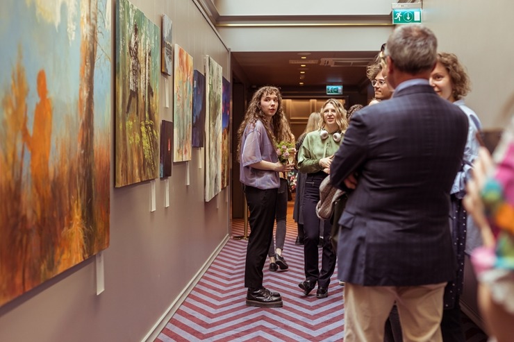 «Grand Poet by Semarah Hotels» uzņem mākslinieces Alises Builevicas izstādi «Klejotājs». Foto: Lauma Kalniņa «Grand Poet by Semarah Hotels» uzņem mākslinieces Alises Builevicas izstādi «Klejotājs». Foto: Lauma Kalniņa 336659