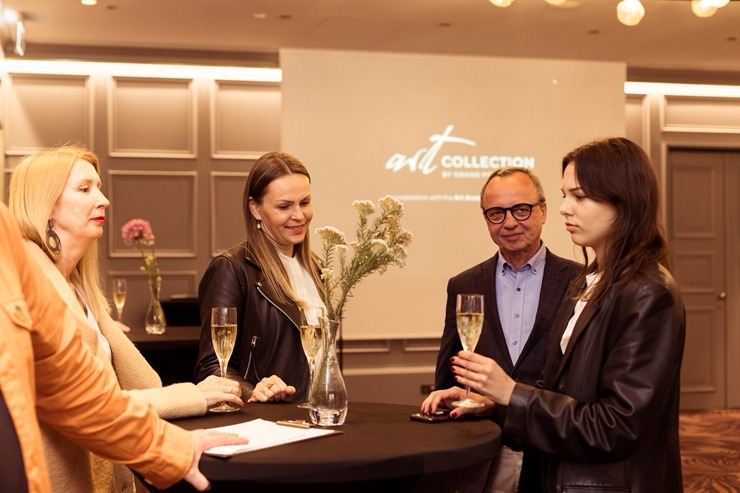 «Grand Poet by Semarah Hotels» uzņem mākslinieces Alises Builevicas izstādi «Klejotājs». Foto: Lauma Kalniņa «Grand Poet by Semarah Hotels» uzņem mākslinieces Alises Builevicas izstādi «Klejotājs». Foto: Lauma Kalniņa 336673