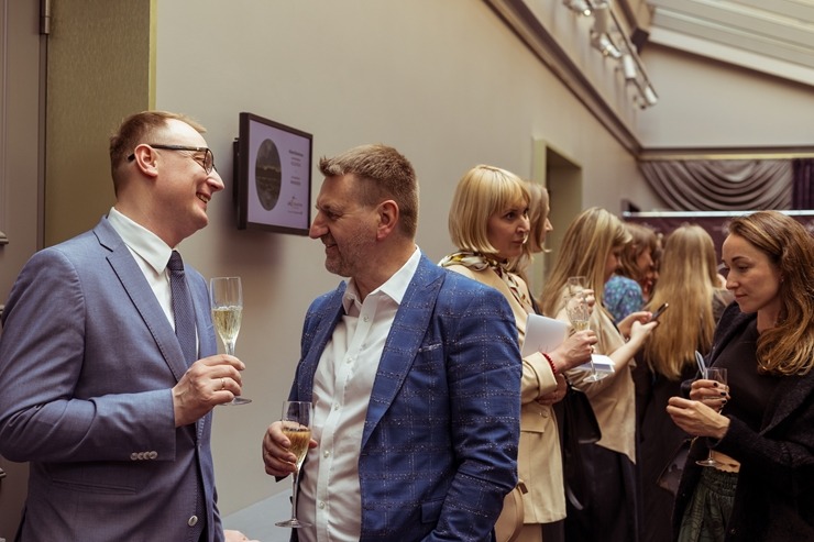 «Grand Poet by Semarah Hotels» uzņem mākslinieces Alises Builevicas izstādi «Klejotājs». Foto: Lauma Kalniņa «Grand Poet by Semarah Hotels» uzņem mākslinieces Alises Builevicas izstādi «Klejotājs». Foto: Lauma Kalniņa 336675