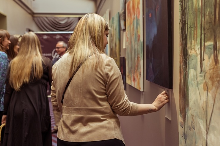 «Grand Poet by Semarah Hotels» uzņem mākslinieces Alises Builevicas izstādi «Klejotājs». Foto: Lauma Kalniņa «Grand Poet by Semarah Hotels» uzņem mākslinieces Alises Builevicas izstādi «Klejotājs». Foto: Lauma Kalniņa 336663