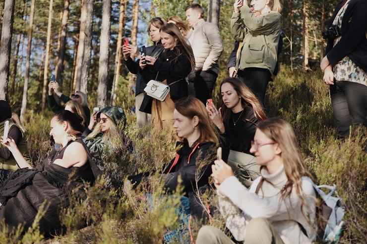 Nepieradinātās Naktsmītnes atklāj projekta “DABAS GALERIJA” jauno sezonu ar īpašu programmu grupām. Foto: Jānis Vīksna, Alens Opoļskis Nepieradinātās Naktsmītnes atklāj projekta “DABAS GALERIJA” jauno sezonu ar īpašu programmu grupām. Foto: Jānis Vīksna, Alens Opoļskis 337508