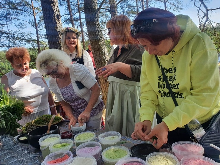 Slutišķos Tautas mākslas festivālā «Augšdaugava 2023» atklāj Lielā Augšdaugavas musturdeķa tiltu. Foto: Inese Minova Slutišķos Tautas mākslas festivālā «Augšdaugava 2023» atklāj Lielā Augšdaugavas musturdeķa tiltu. Foto: Inese Minova 337668