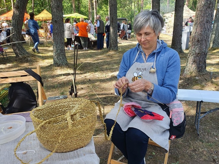 Slutišķos Tautas mākslas festivālā «Augšdaugava 2023» atklāj Lielā Augšdaugavas musturdeķa tiltu. Foto: Inese Minova Slutišķos Tautas mākslas festivālā «Augšdaugava 2023» atklāj Lielā Augšdaugavas musturdeķa tiltu. Foto: Inese Minova 337669