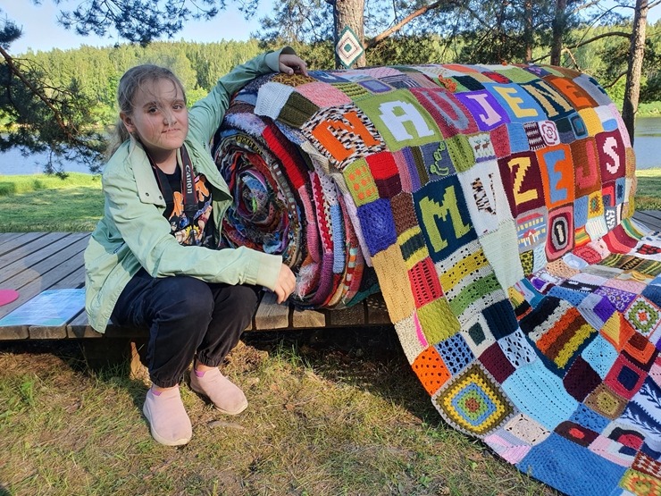 Slutišķos Tautas mākslas festivālā «Augšdaugava 2023» atklāj Lielā Augšdaugavas musturdeķa tiltu. Foto: Inese Minova Slutišķos Tautas mākslas festivālā «Augšdaugava 2023» atklāj Lielā Augšdaugavas musturdeķa tiltu. Foto: Inese Minova 337655