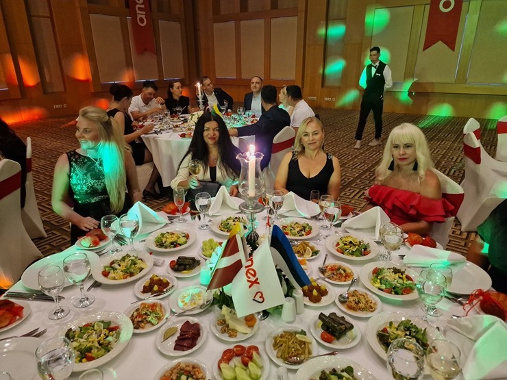 Tūroperators «Anex Tour Latvia» uzaicina Latvijas tūrisma firmas uz svinīgu pasākumu Turcijā. Foto: Mārtiņš Strubergs Tūroperators «Anex Tour Latvia» uzaicina Latvijas tūrisma firmas uz svinīgu pasākumu Turcijā. Foto: Mārtiņš Strubergs 338019