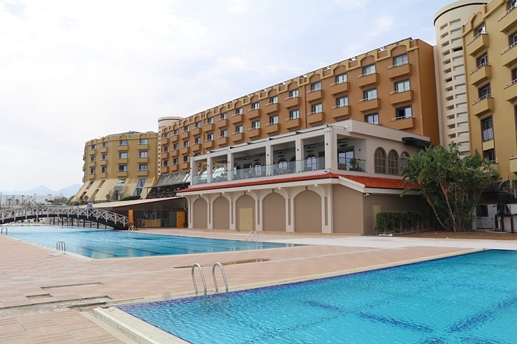 Travelnews.lv iepazīst Ziemeļkipras viesnīcu «Merit Park Hotel Casino & Spa» Kirēnijā. Sadarbībā ar Puzzle Travel Travelnews.lv iepazīst Ziemeļkipras viesnīcu «Merit Park Hotel Casino & Spa» Kirēnijā. Sadarbībā ar Puzzle Travel 338491