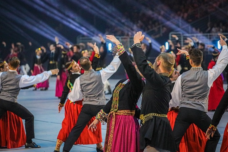 Fotogrāfs Mareks Galinovskis piedāvā: Latviešu skatuviskās dejas lielkoncerts Fotogrāfs Mareks Galinovskis piedāvā: Latviešu skatuviskās dejas lielkoncerts