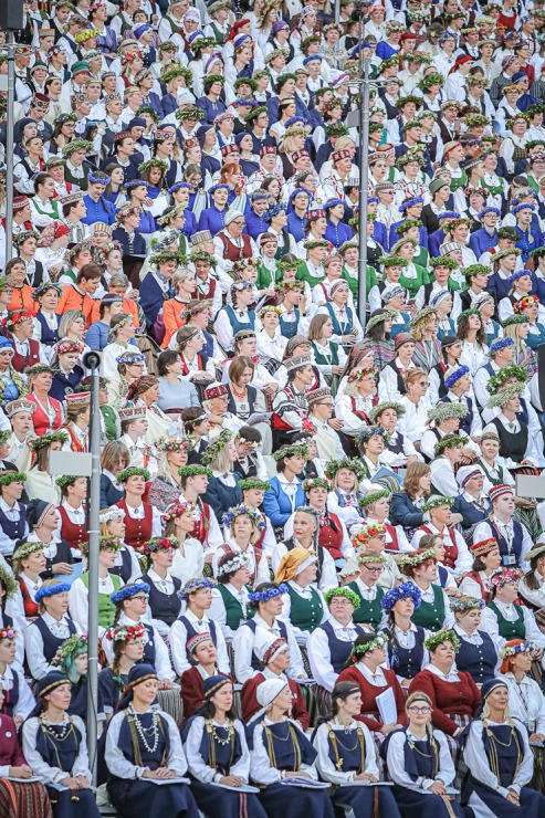 Fotogrāfs Mareks Galinovskis piedāvā īpašus fotomirkļus no koru lielkoncerta «Tīrums. Dziesmas ceļš». #CUPRA #Autobrava #VEFkvartals #UFOGolf #TrueSto Fotogrāfs Mareks Galinovskis piedāvā īpašus fotomirkļus no koru lielkoncerta «Tīrums. Dziesmas ceļš». #CUPRA #Autobrava #VEFkvartals #UFOGolf #TrueSto 339176