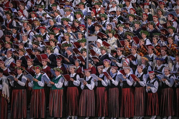 Fotogrāfs Mareks Galinovskis piedāvā īpašus fotomirkļus no koru lielkoncerta «Tīrums. Dziesmas ceļš». #CUPRA #Autobrava #VEFkvartals #UFOGolf #TrueSto Fotogrāfs Mareks Galinovskis piedāvā īpašus fotomirkļus no koru lielkoncerta «Tīrums. Dziesmas ceļš». #CUPRA #Autobrava #VEFkvartals #UFOGolf #TrueSto 339208
