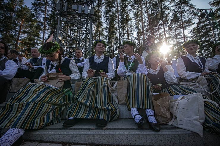 Fotogrāfs Mareks Galinovskis piedāvā īpašus fotomirkļus no koru lielkoncerta «Tīrums. Dziesmas ceļš». #CUPRA #Autobrava #VEFkvartals #UFOGolf #TrueSto Fotogrāfs Mareks Galinovskis piedāvā īpašus fotomirkļus no koru lielkoncerta «Tīrums. Dziesmas ceļš». #CUPRA #Autobrava #VEFkvartals #UFOGolf #TrueSto 339214