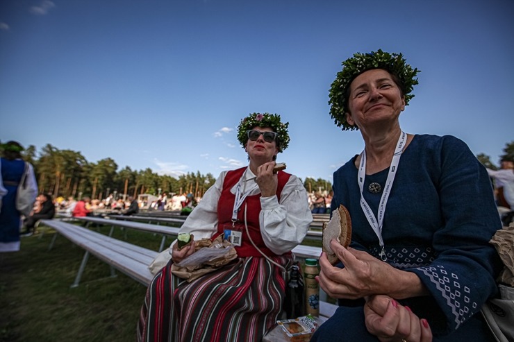 Fotogrāfs Mareks Galinovskis piedāvā īpašus fotomirkļus no koru lielkoncerta «Tīrums. Dziesmas ceļš». #CUPRA #Autobrava #VEFkvartals #UFOGolf #TrueSto Fotogrāfs Mareks Galinovskis piedāvā īpašus fotomirkļus no koru lielkoncerta «Tīrums. Dziesmas ceļš». #CUPRA #Autobrava #VEFkvartals #UFOGolf #TrueSto 339215
