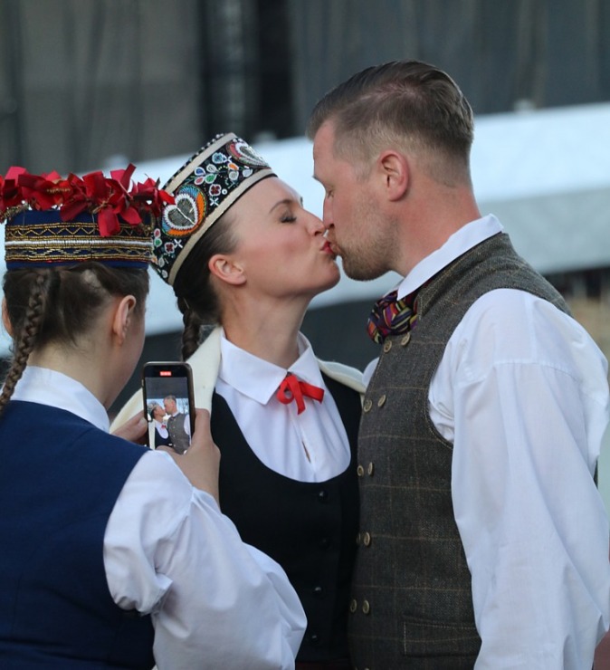 Deju lieluzveduma «Mūžīgais dzinējs» repertuārā iekļautas 33 dejas 339539