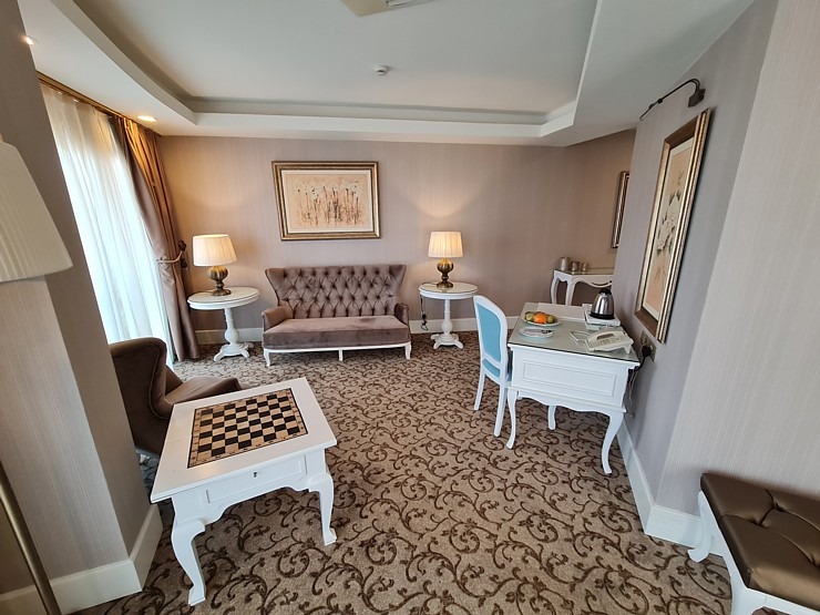 Travelnews.lv iepazīst Ziemeļkipras viesnīcu «Vuni Palace Hotel» Kirēnijā. Sadarbībā ar PuzzleTravel.com Travelnews.lv iepazīst Ziemeļkipras viesnīcu «Vuni Palace Hotel» Kirēnijā. Sadarbībā ar PuzzleTravel.com 339676