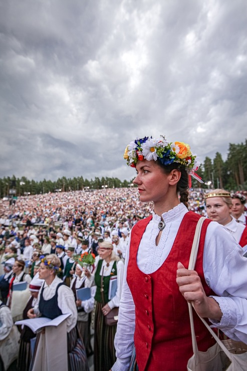 Fotogrāfs Mareks Galinovskis: Dziesmu svētku lielkoncerts «Tīrums. Dziesmas ceļš» skan Mežaparka Lielajā estrādē Fotogrāfs Mareks Galinovskis: Dziesmu svētku lielkoncerts «Tīrums. Dziesmas ceļš» skan Mežaparka Lielajā estrādē 339829