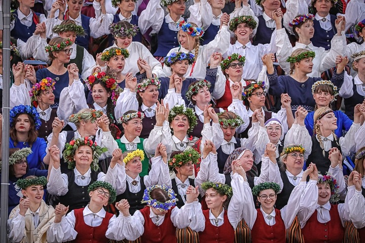 Fotogrāfs Mareks Galinovskis: Dziesmu svētku lielkoncerts «Tīrums. Dziesmas ceļš» skan Mežaparka Lielajā estrādē Fotogrāfs Mareks Galinovskis: Dziesmu svētku lielkoncerts «Tīrums. Dziesmas ceļš» skan Mežaparka Lielajā estrādē 339836