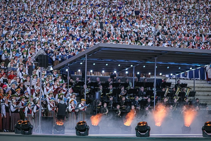 Fotogrāfs Mareks Galinovskis: Dziesmu svētku lielkoncerts «Tīrums. Dziesmas ceļš» skan Mežaparka Lielajā estrādē Fotogrāfs Mareks Galinovskis: Dziesmu svētku lielkoncerts «Tīrums. Dziesmas ceļš» skan Mežaparka Lielajā estrādē 339837