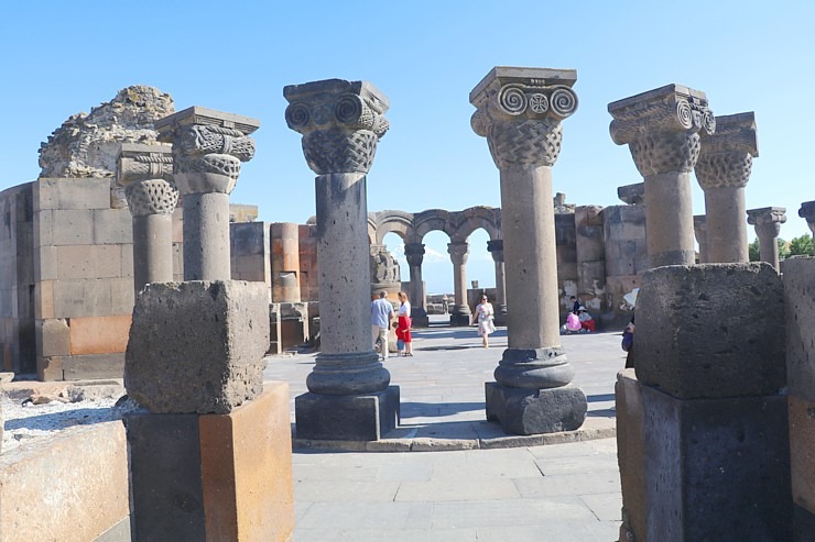 Travelnews.lv iepazīst Zvartnota tempļa drupas Armēnijā, kas ir iekļautas UNESCO sarakstā. Sadarbībā ar airBaltic Travelnews.lv iepazīst Zvartnota tempļa drupas Armēnijā, kas ir iekļautas UNESCO sarakstā. Sadarbībā ar airBaltic 340683