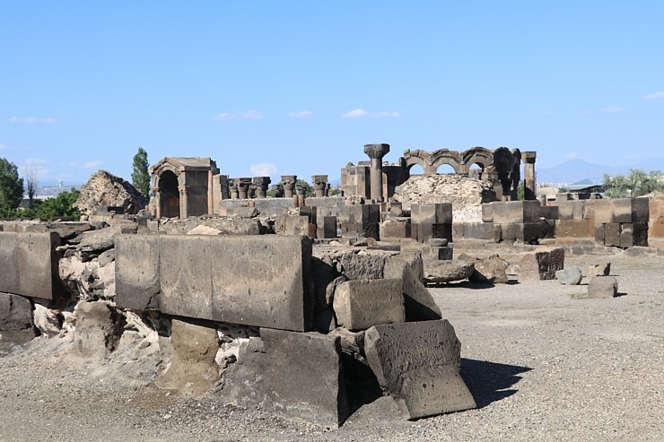 Travelnews.lv iepazīst Zvartnota tempļa drupas Armēnijā, kas ir iekļautas UNESCO sarakstā. Sadarbībā ar airBaltic Travelnews.lv iepazīst Zvartnota tempļa drupas Armēnijā, kas ir iekļautas UNESCO sarakstā. Sadarbībā ar airBaltic 340685