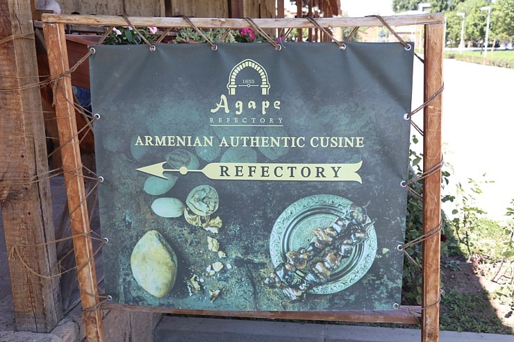 Travelnews.lv pusdieno Vagaršapatas armēņu autentiskā restorānā «Agape Refectory». Sadarbībā ar airBaltic Travelnews.lv pusdieno Vagaršapatas armēņu autentiskā restorānā «Agape Refectory». Sadarbībā ar airBaltic 340969